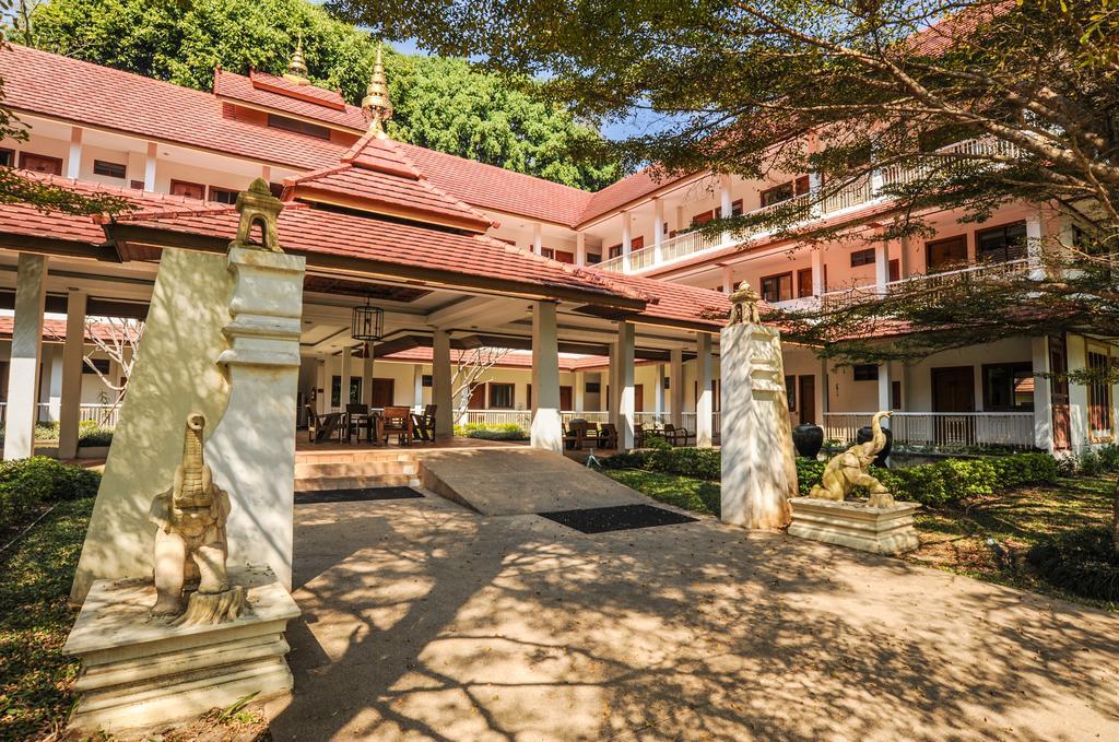 Suan Bua Hotel & Resort Ban Pong  Buitenkant foto